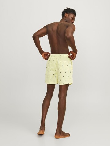 JACK & JONES Badeshorts i gul