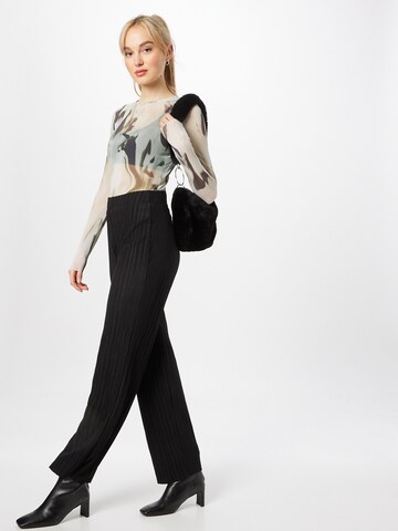 Gina Tricot Loose fit Trousers 'Sissi' in Black