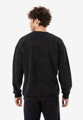 Redbridge Sweatshirt 'Batley' in Grau