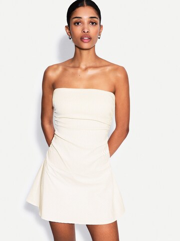 Abito di Bershka in beige: frontale