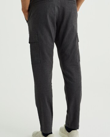 Tapered Pantaloni cargo di WE Fashion in nero