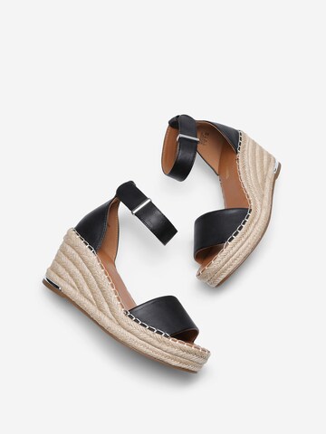 Dream Pairs Sandals in Black
