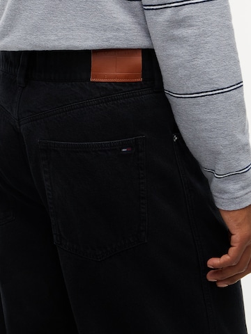 Tommy Jeans Barrel Jeans 'Ashton' in Black