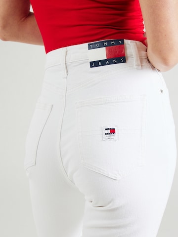 Tommy Jeans Regular Farkut 'JULIE' värissä valkoinen