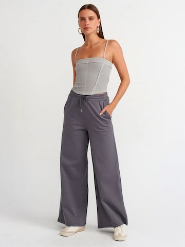 Haut Dilvin en gris