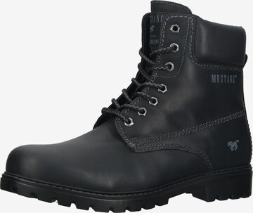 Boots stringati di MUSTANG in nero: frontale