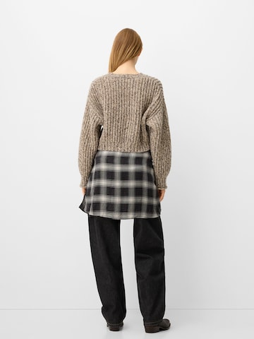 Bershka Sweter w kolorze brązowy