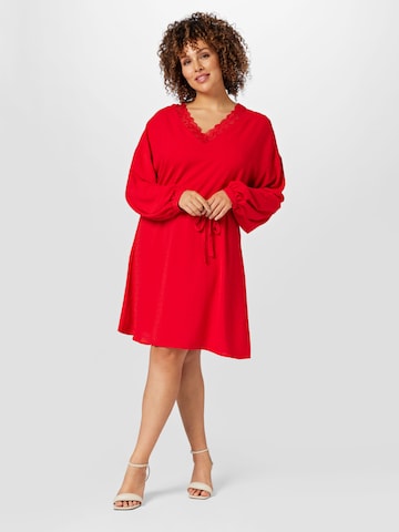 Vero Moda Curve فستان 'LYRA' بلون أحمر: الأمام