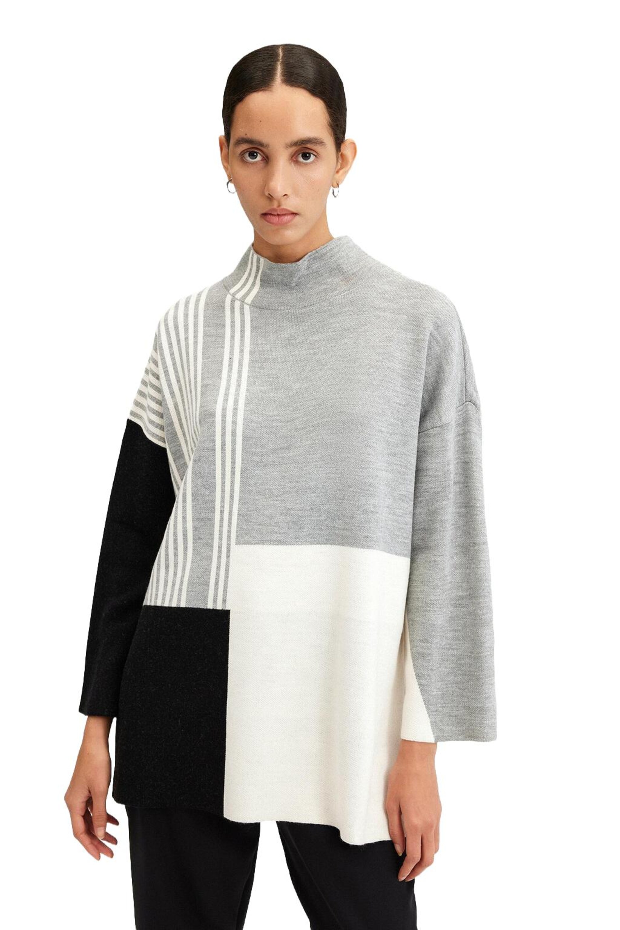 Touche Prive Sweater in Black: front