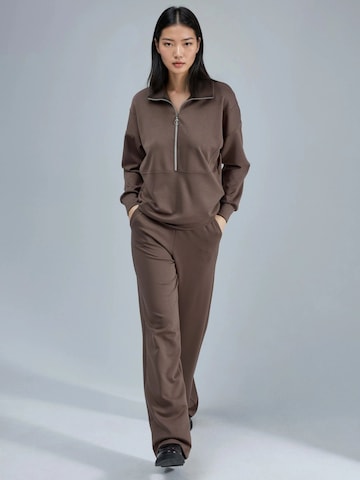 Tuta da jogging di Hiccup in marrone: frontale