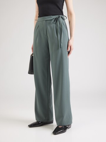 ABOUT YOU Loose fit Pleat-front trousers 'Gemma' in Green: front