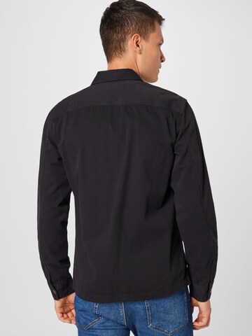 AllSaints - Ajuste regular Camisa en negro