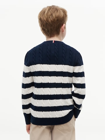 TOMMY HILFIGER Svetr 'Essential' – modrá