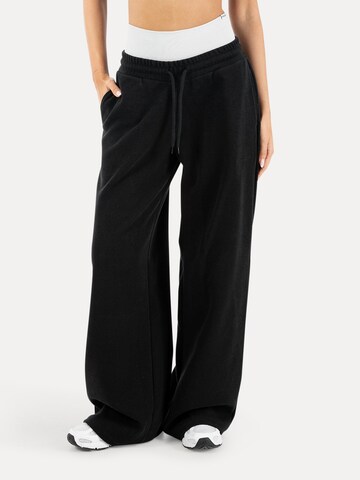 Loosefit Pantalon Smilodox en noir : devant