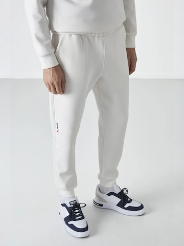 Tommy Life - Skinny Calças de desporto 'Jogginghose' em branco: frente