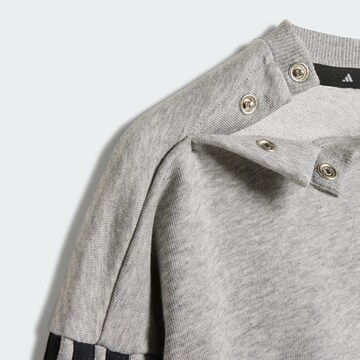 ADIDAS SPORTSWEAR Trainingspak 'Essentials' in Grijs