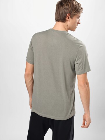 NIKE - Ajuste regular Camiseta funcional en verde