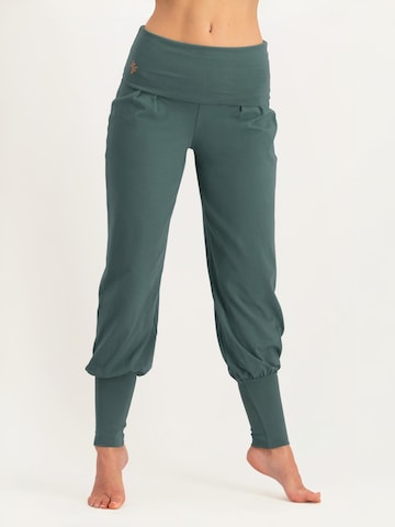 Urban Goddess Yoga & Activewear Loose fit Harem Pants 'Devi Yoga und Pilates Harem' in Green: front