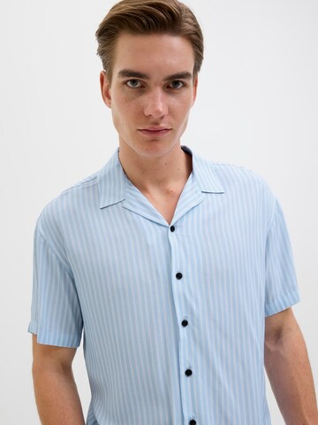 JJ Rebel - Ajuste confortable Camisa 'JREBWATER' en azul