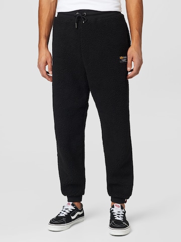 ALPHA INDUSTRIES Tapered Broek in Zwart: voorkant