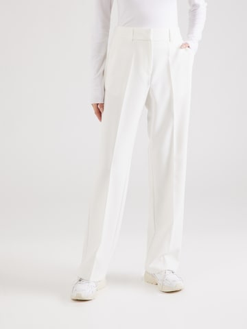 Y.A.S Regular Pleated Pants 'Likka' in White: front