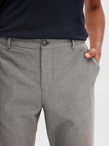 Coupe slim Pantalon chino 'Robert' SELECTED HOMME en gris