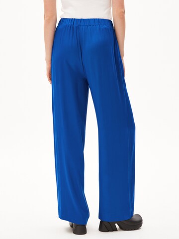 Loosefit Pantalon 'JONVAALIE' ARMEDANGELS en bleu