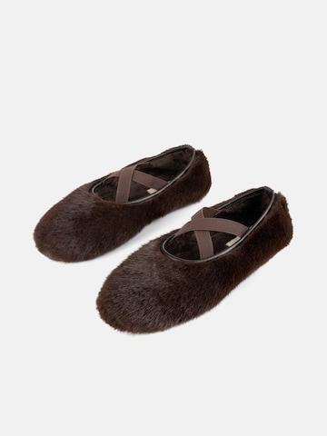 L37 HANDMADE SHOES Slipper 'BLACK LOTUS' in Braun: Vorderseite