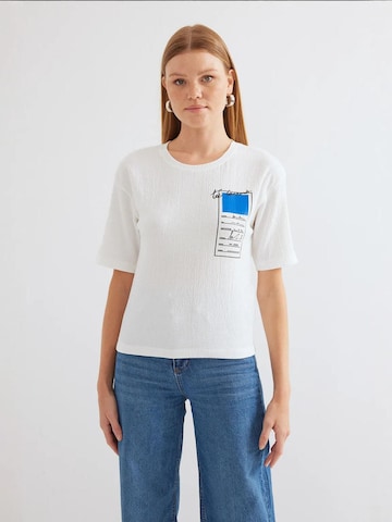 Bigdart Shirt in White: front