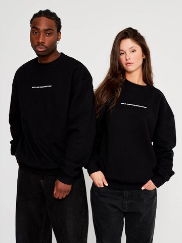 Multiply Apparel Sweatshirt in Zwart: voorkant