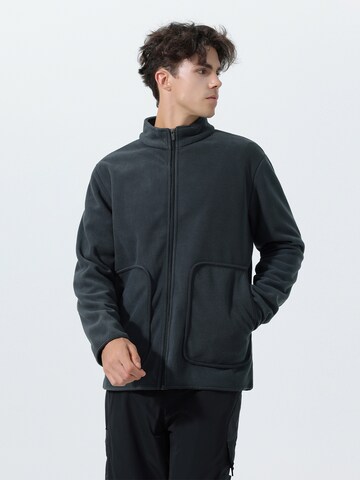 YOUTHUP Between-Season Jacket in Grey: front