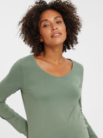Vero Moda Maternity Μπλουζάκι 'Filli' σε πράσινο