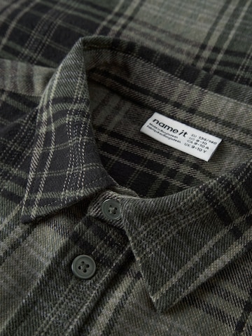 Coupe regular Chemise NAME IT en vert