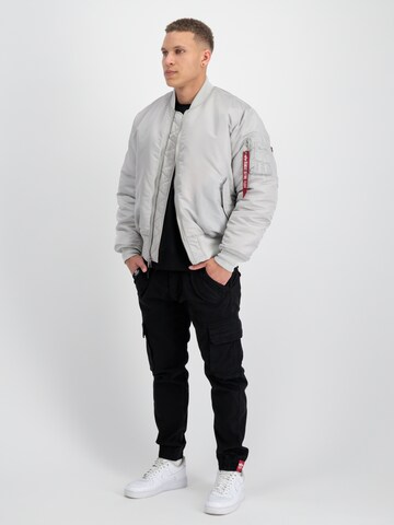 ALPHA INDUSTRIES - Casaco meia-estação 'MA-1' em cinzento