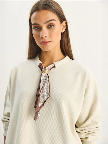 Bianco LucciSweater majica - bijela boja: prednji dio