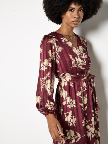 Robe Apricot en rouge