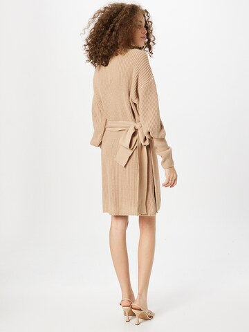 Robes en maille 'JOSSA' In The Style en beige