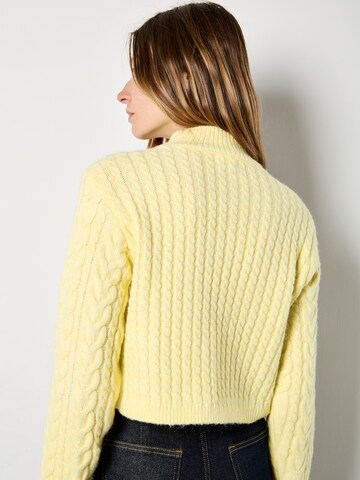 Apricot Sweater ' ' in Yellow