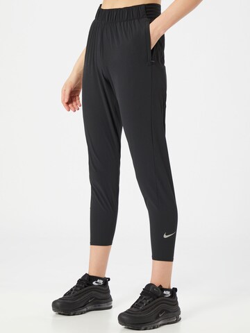 Tapered Pantaloni sport 'Essential' de la NIKE pe negru: față