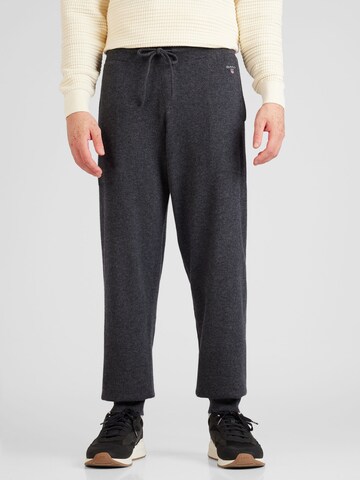 GANT Tapered Broek in Grijs: voorkant