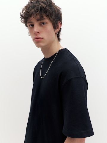 Tricou de la Pull&Bear pe negru