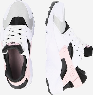 Sneaker 'Huarache' di Nike Sportswear in bianco