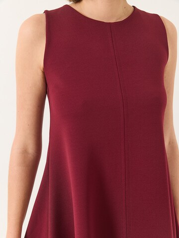 Abito di Bianco Lucci in rosso