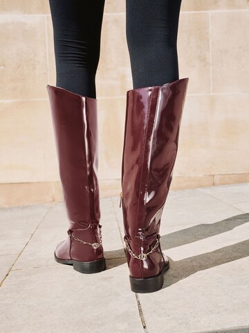 raudona Lipsy Auliniai