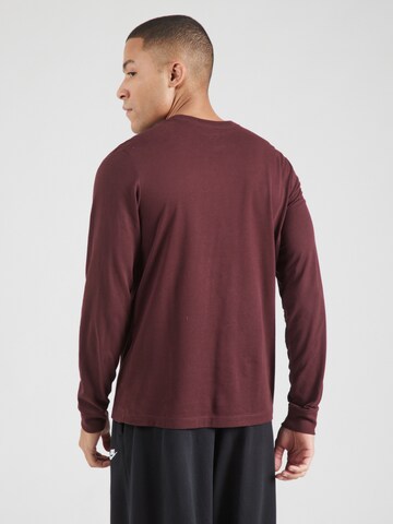 Tricou funcțional de la NIKE pe roșu