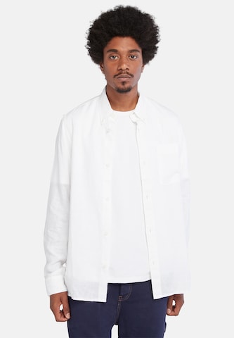 Coupe regular Chemise TIMBERLAND en blanc : devant