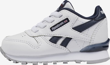 Reebok Sneakers in White: front