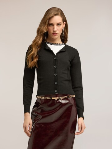 MOTIVI Knit Cardigan in Black: front