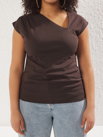 Trendyol Curve Shirt in Brown