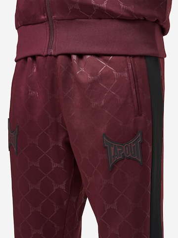 Tapout Treenipuku 'Punkass Track' värissä punainen